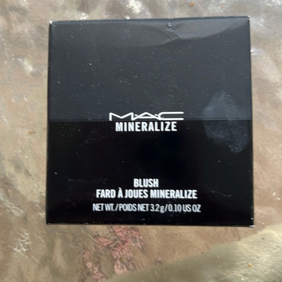 MAC Minerlizing blush Love Thing - Picture 2 of 5